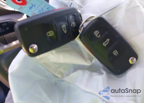 2011 Volkswagen Golf 2.5L 4-Door из США, поврежденный, VIN WVWDB7AJ8BW097573